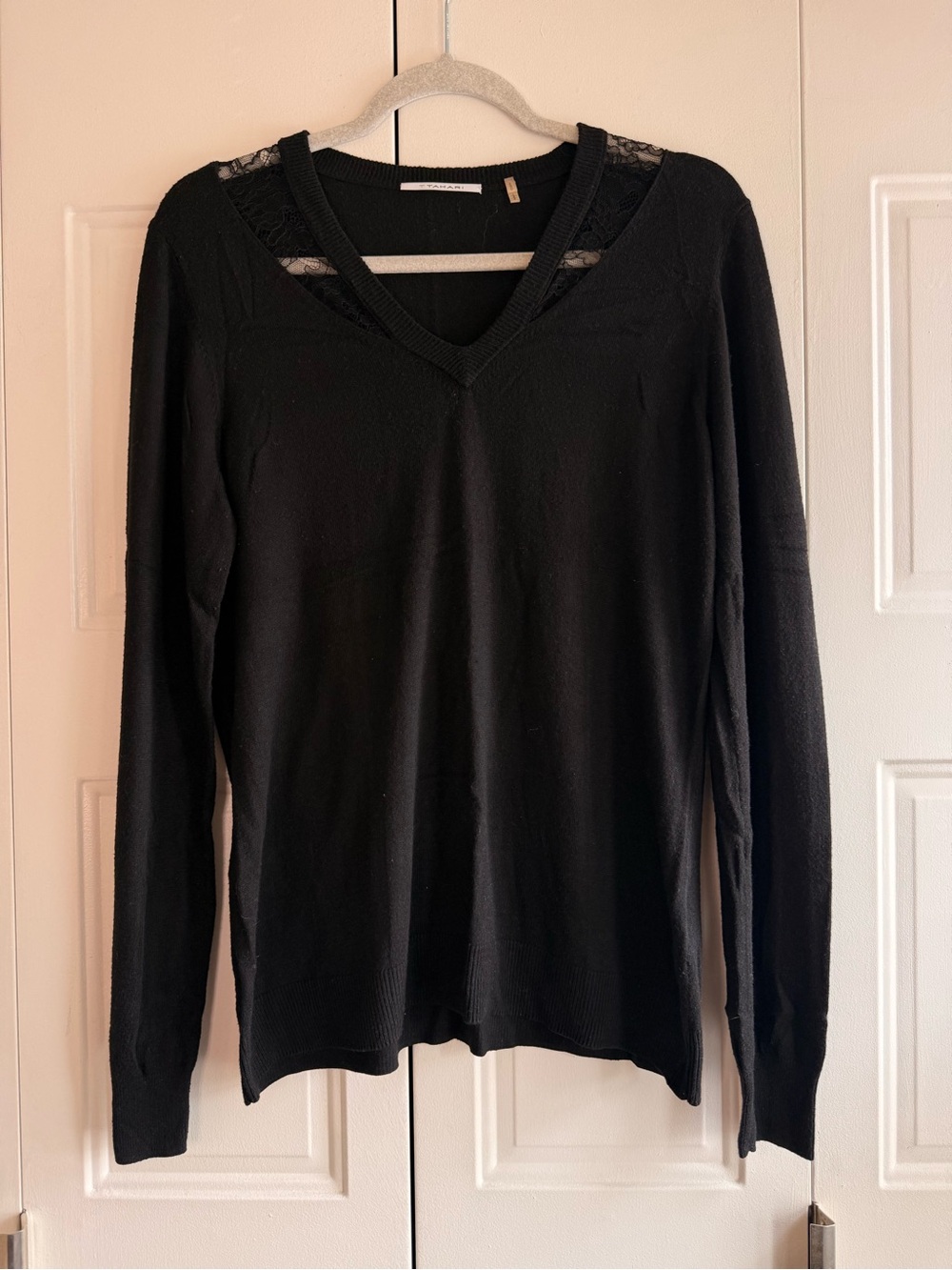 Tahari Black Long Sleeve Lace Cut Out V Neck Knit Top Size L Office Academia